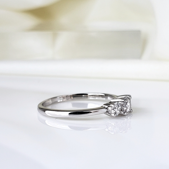 NEW Sterling Silver Round 3 Stone 5A CZ Diamond Ring - Picture 9 of 13